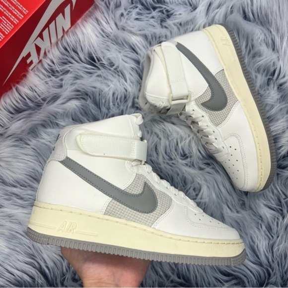 Nike Air Force 1 High LE - Picture 2 of 5